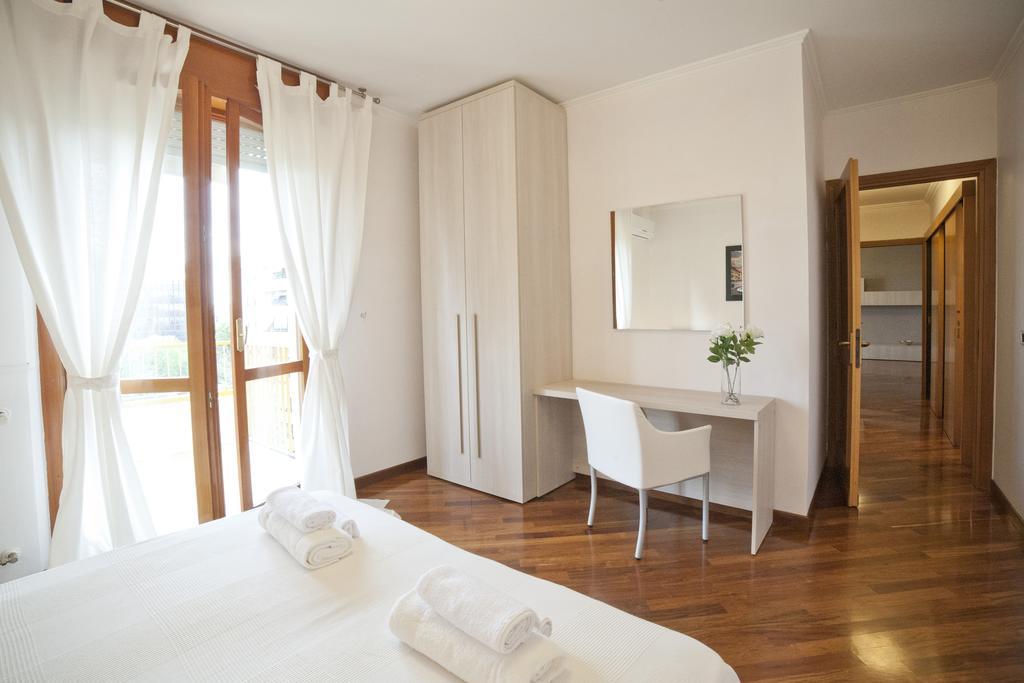 Roman Holidays All'Eur Room photo
